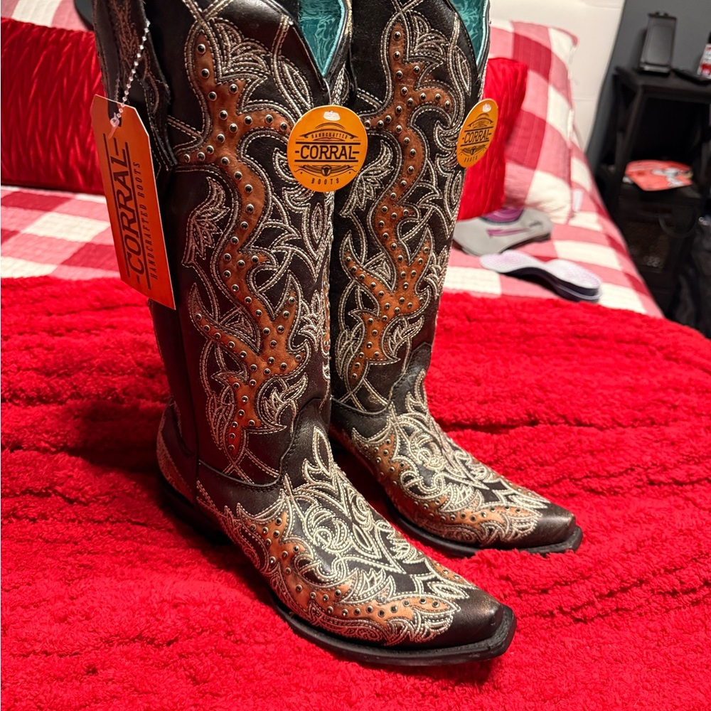 Corral Intricate Embroidered Western Boots - Picture 2 of 4